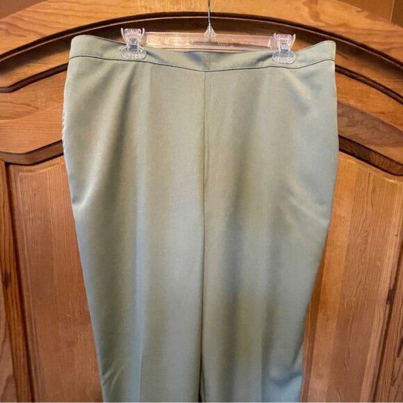 Women's Alfred Dunner Classic Fit Sage Green Elastic Waist Stretch Size 18 NEW - Picture 2 of 8